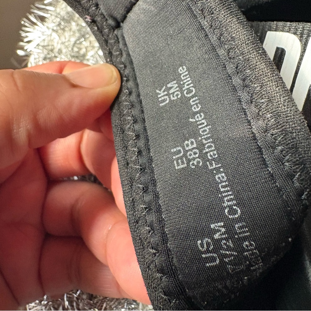 DKNY platform slides - Picture 3 of 5